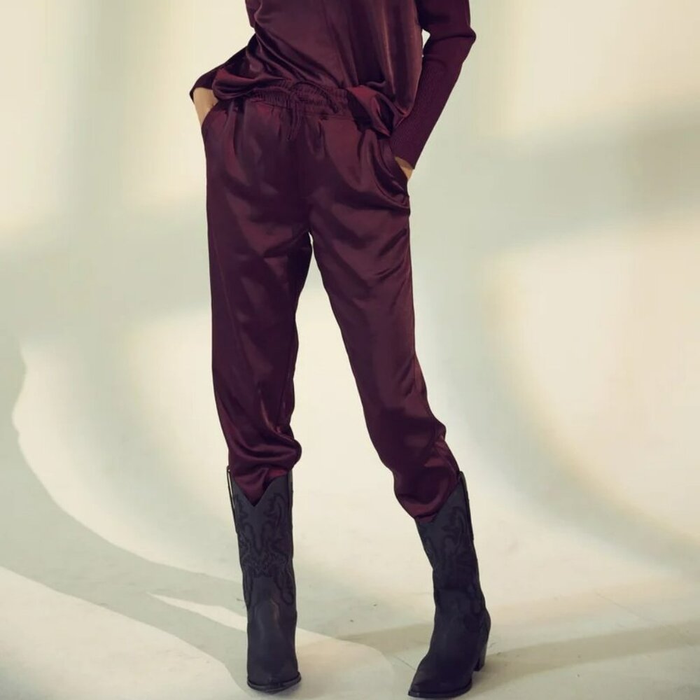 Cary merlot satin jogger